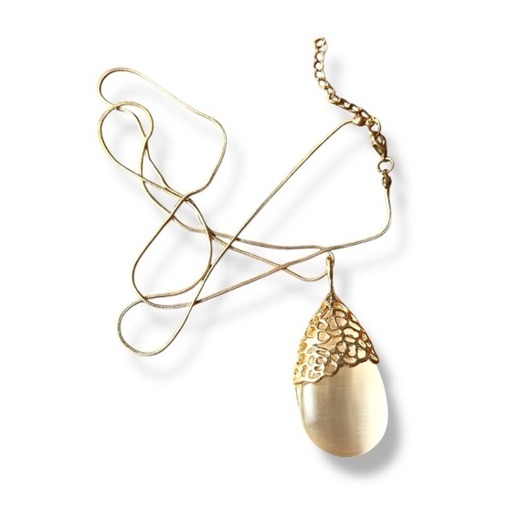 White Moonglow Pendant Necklace - Picture 5 of 7